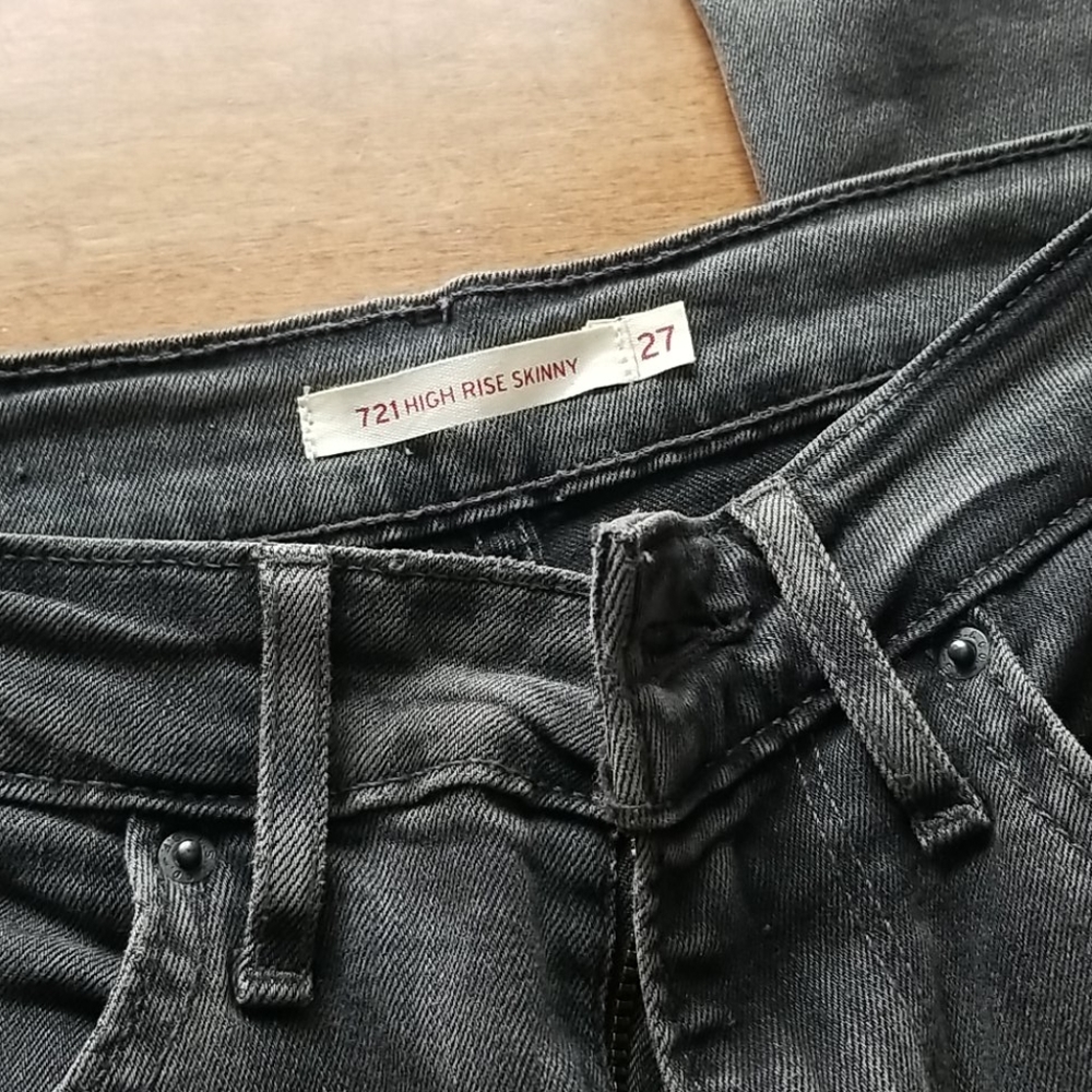 721 NWOT Levi's grey high rise skinny jeans